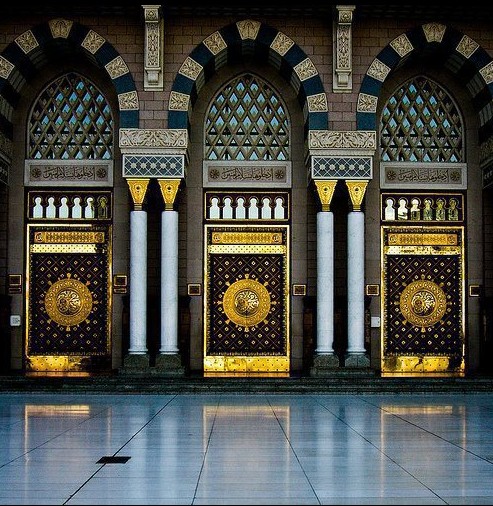 Photos-of-Madina-Three-Magnificent-doors-of-Masjid-an-Nabawi-Madina-Pictures-of-Madina.jpg